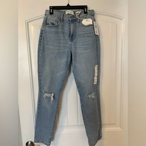 RE generation (celebrity pink) distressed mom jeans. Size 3. NWT.